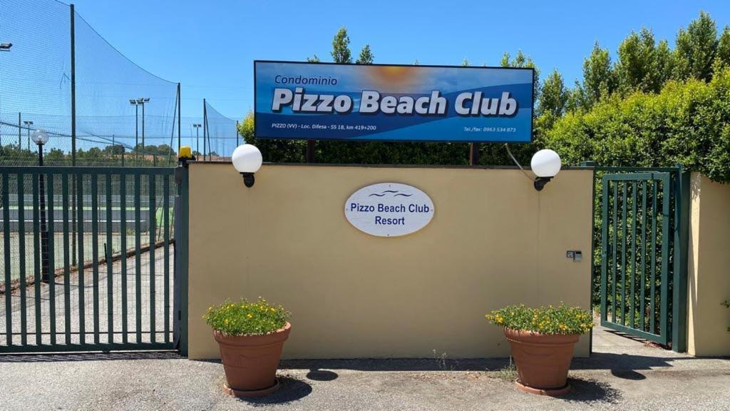 Pizzo Beach Club. One Bedroom Apt 13G Luaran gambar